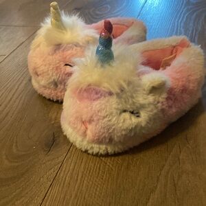 Girls slippers, 5t/6t, good condition